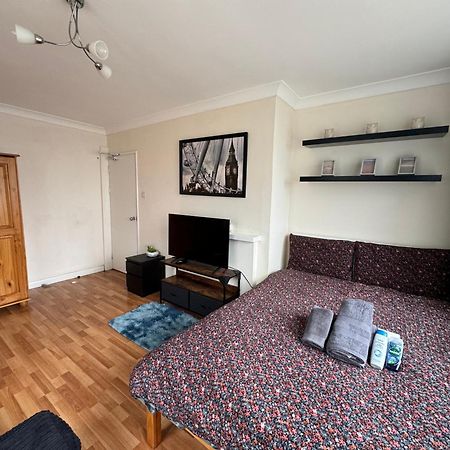 Huge And Affordable 3 Bedroom Flat In Hammersmith For 7 People With Welcome Breakfast London Luaran gambar