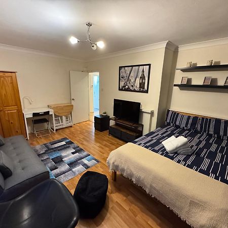 Huge And Affordable 3 Bedroom Flat In Hammersmith For 7 People With Welcome Breakfast London Luaran gambar