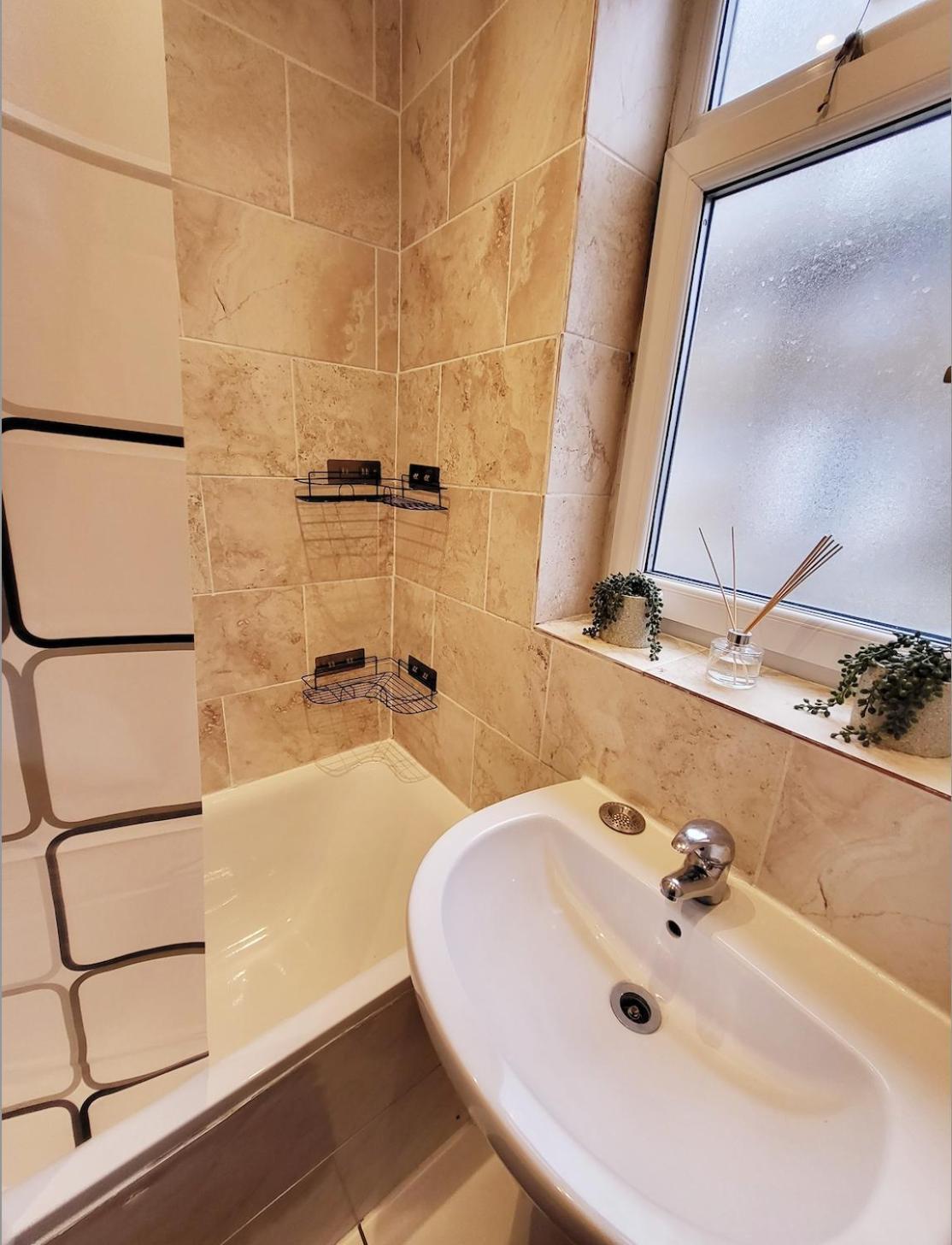 Huge And Affordable 3 Bedroom Flat In Hammersmith For 7 People With Welcome Breakfast London Luaran gambar